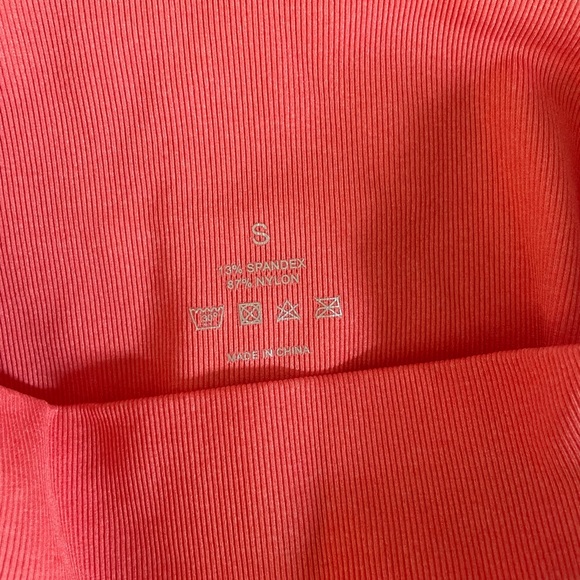NVGTN coral contour leggings size small - Picture 4 of 5